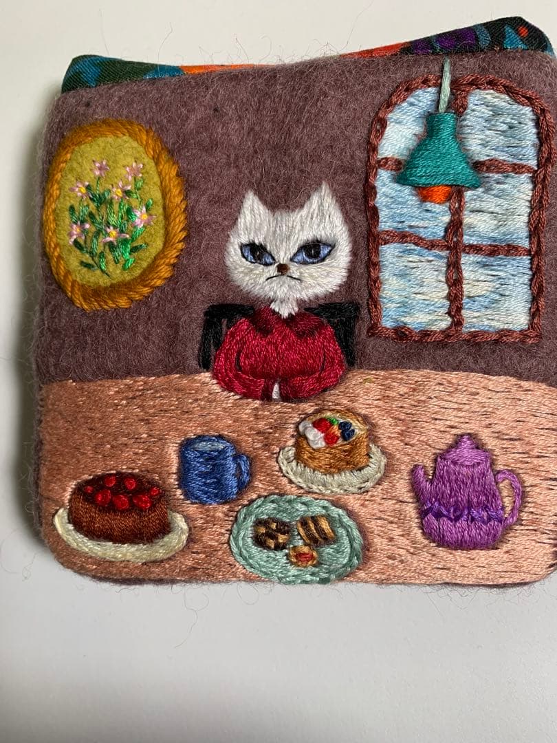 猫さんのティーブレイク　羊毛フェルト生地のポーチ