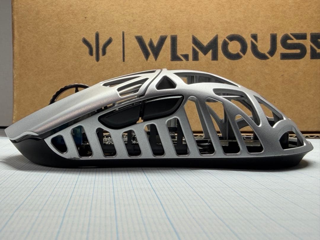 WLMouse BEAST X Mini (マグネシウム合金/超軽量34g)