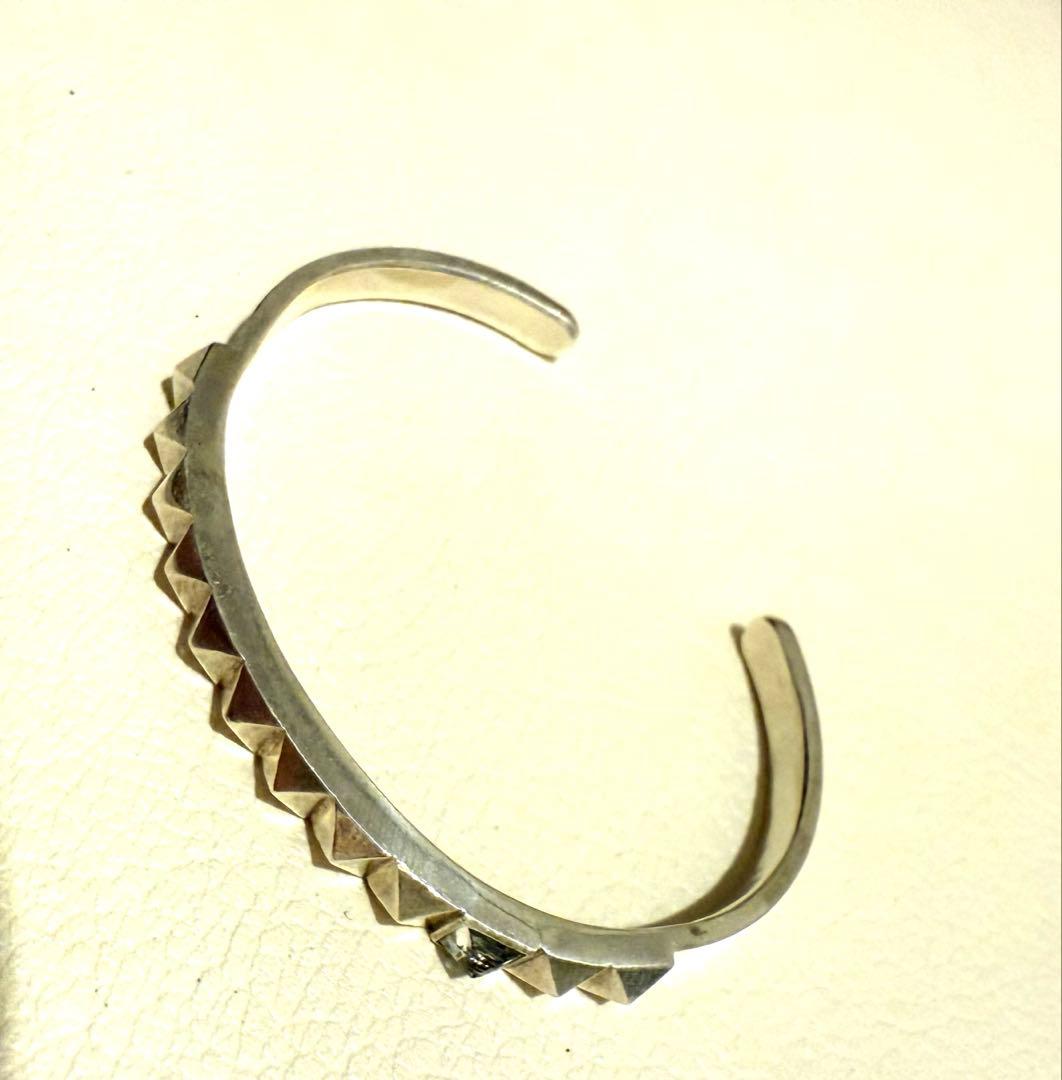 e.m.スタッズ シルバーバングル