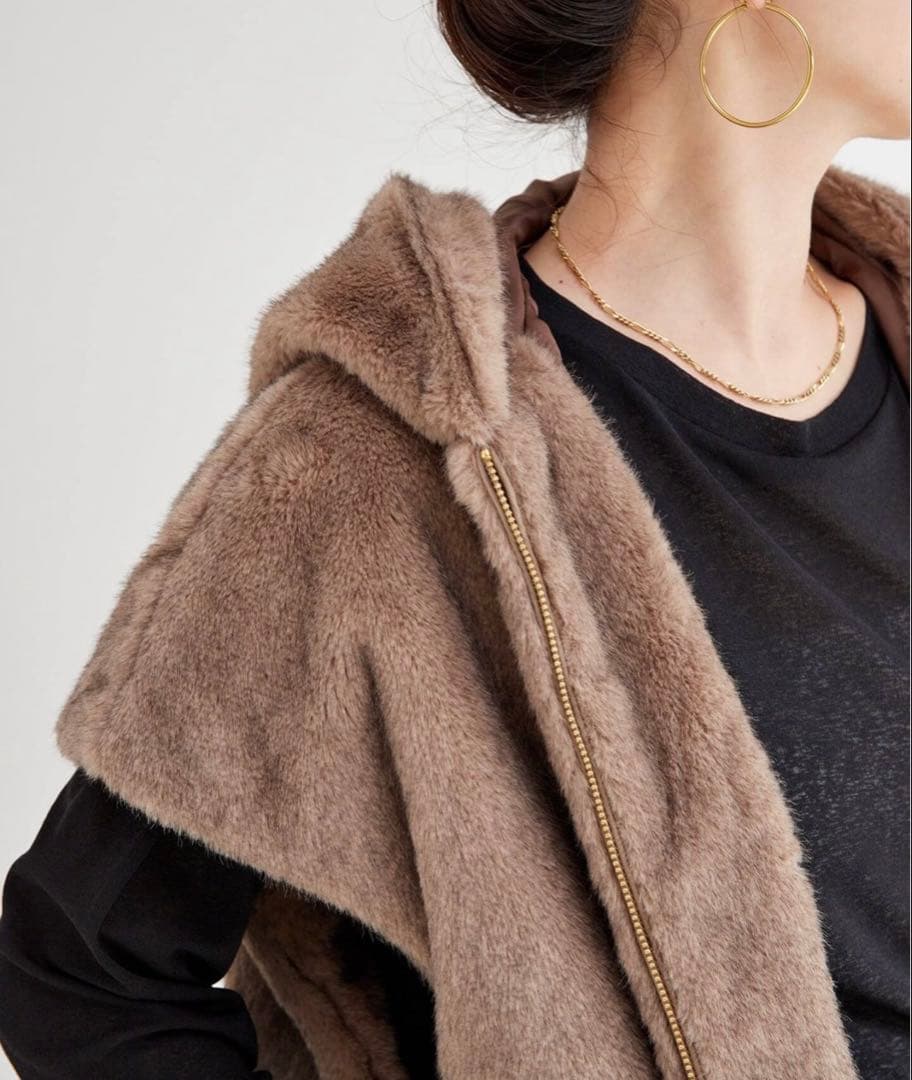 B.C STOCK フード付ミンク調ベスト