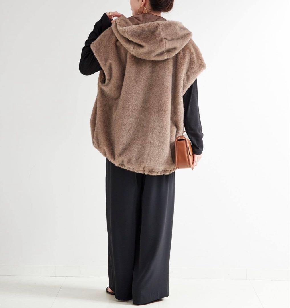 B.C STOCK フード付ミンク調ベスト