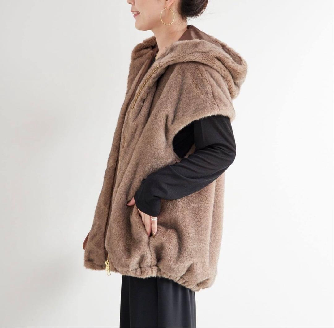 B.C STOCK フード付ミンク調ベスト