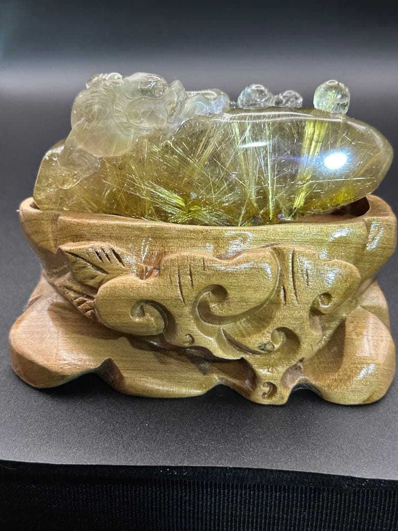 ゴールドルチル彫物（貔貅）台座つき！