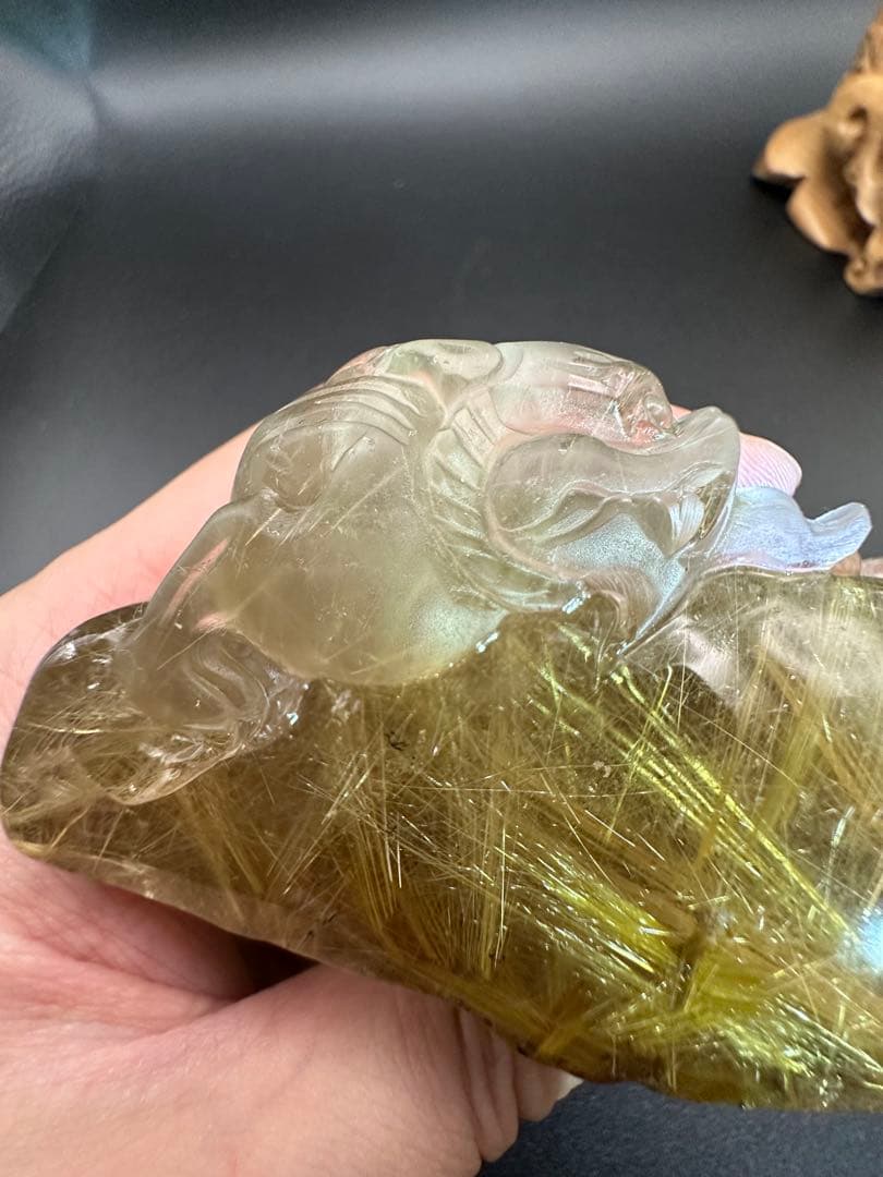 ゴールドルチル彫物（貔貅）台座つき！