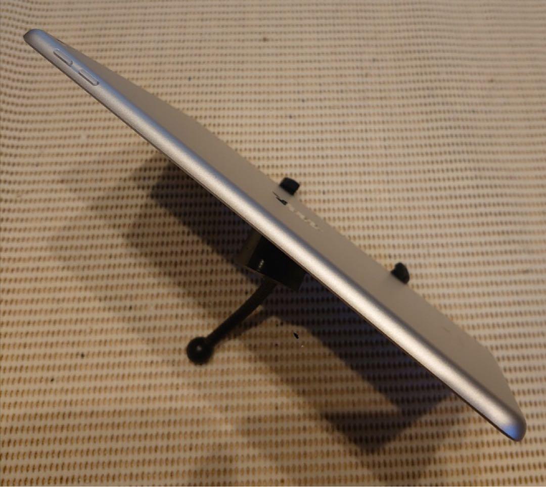 完動品iPad第6世代(A1893)本体128GBグレイ送料込YF010