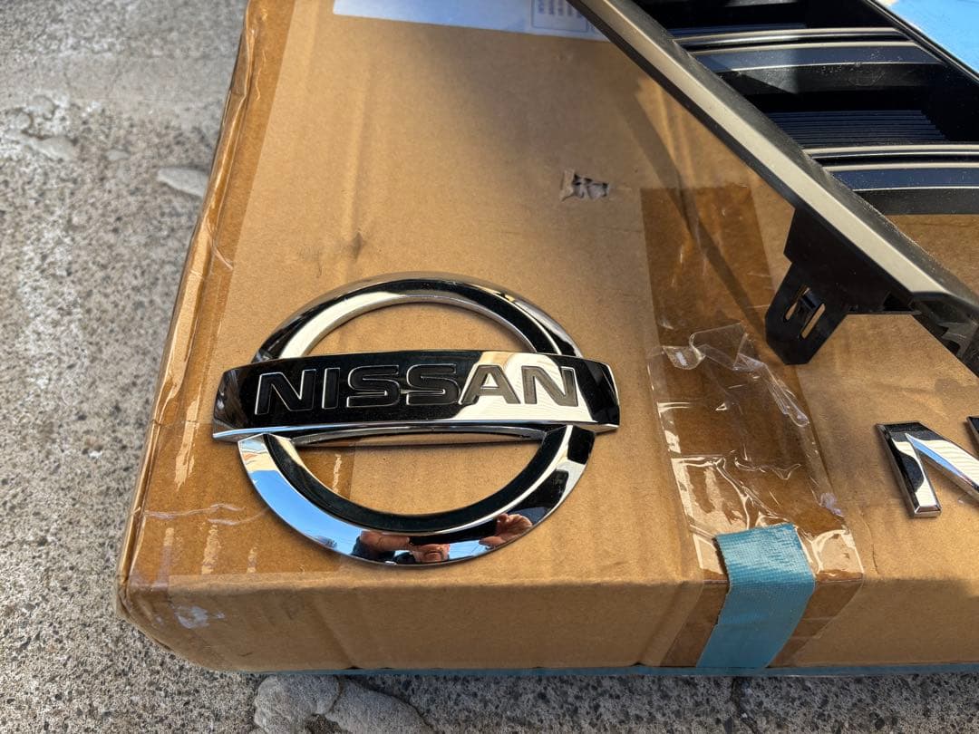日産nv350純正メッキグリル