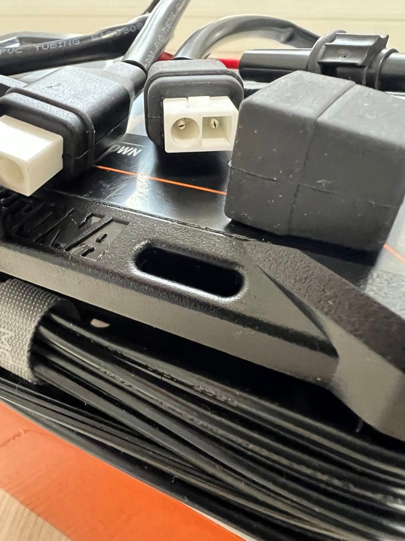 ディスプレイバッテリーチャージャー　ポータブル　モバイルバッテリーで充電できる！