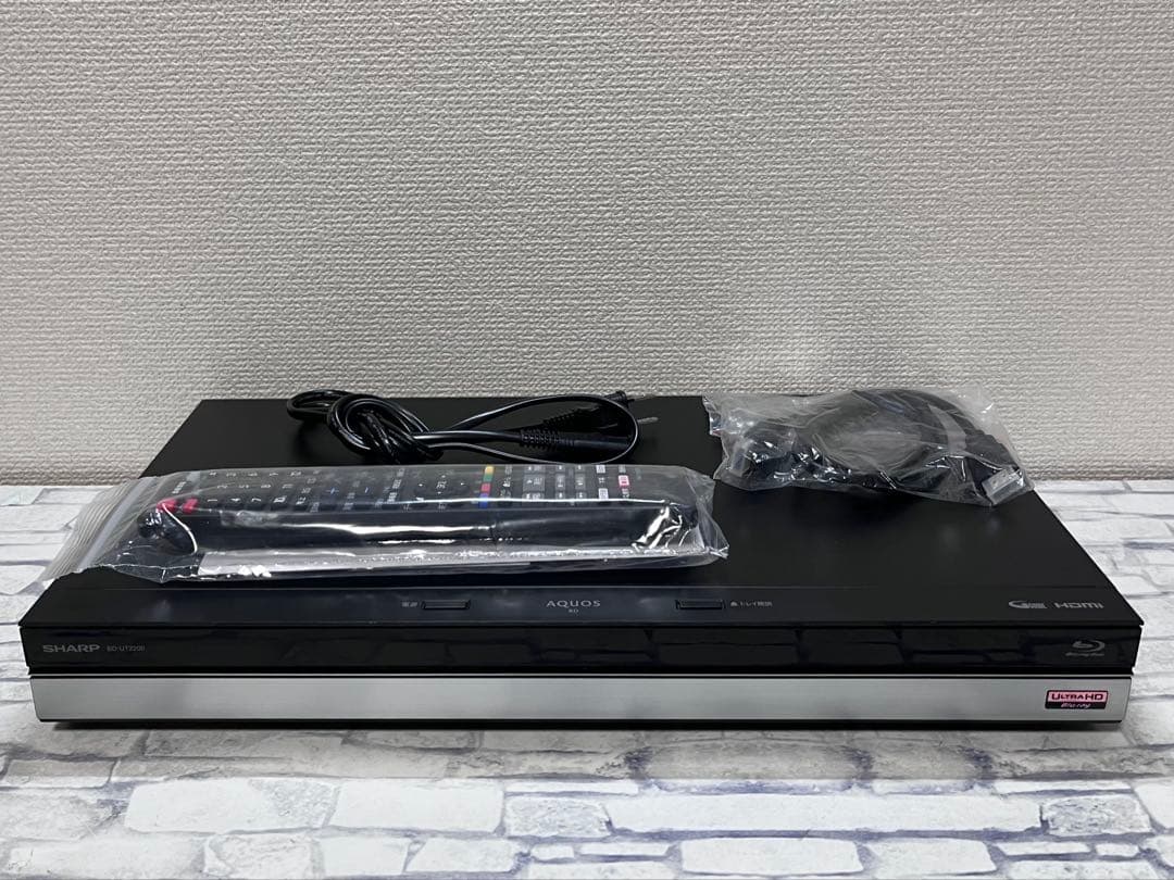 ULTRA HD 2TB 3番組録画　シャープBDレコーダー BD-UT2200