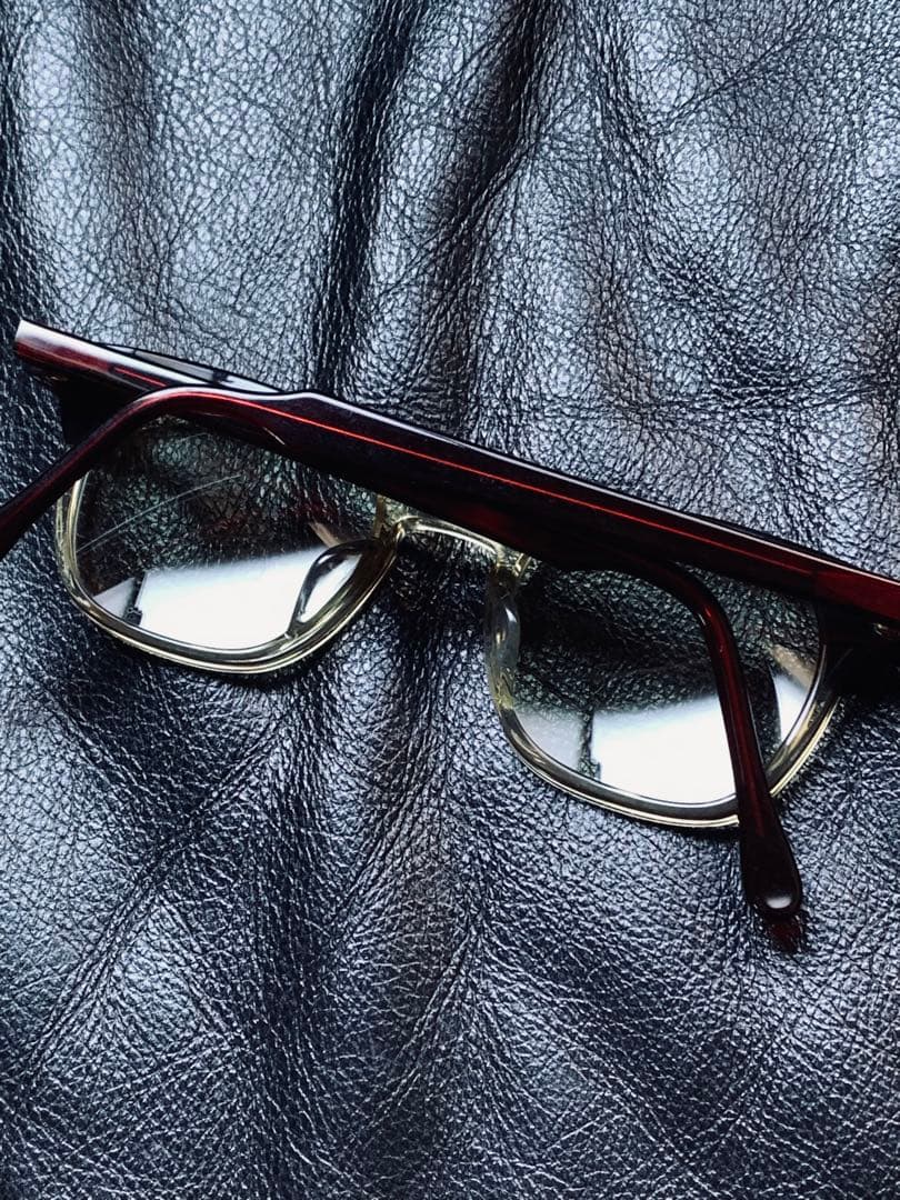 白山眼鏡「POST 」　ボルドー&キハク色の色気立つコンビフレーム