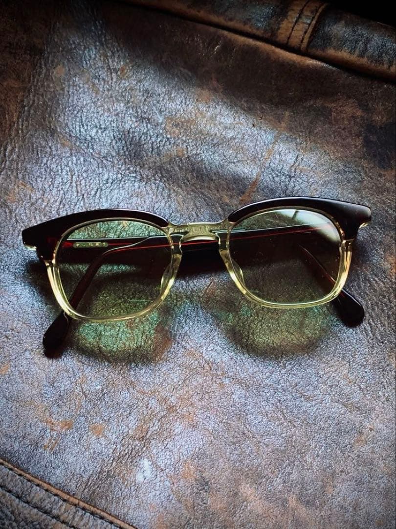 白山眼鏡「POST 」　ボルドー&キハク色の色気立つコンビフレーム