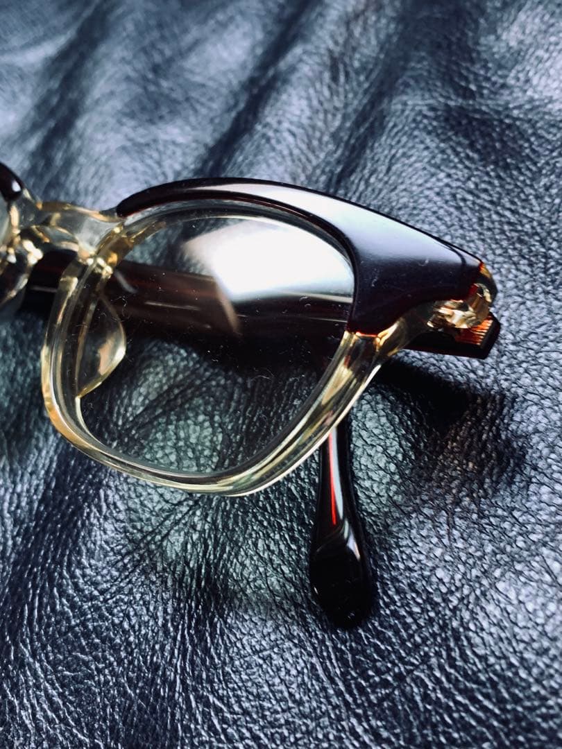 白山眼鏡「POST 」　ボルドー&キハク色の色気立つコンビフレーム