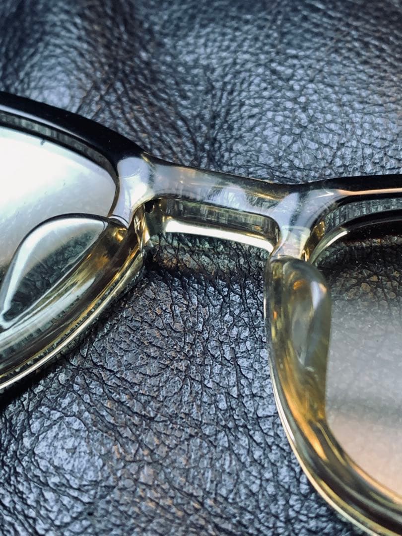 白山眼鏡「POST 」　ボルドー&キハク色の色気立つコンビフレーム