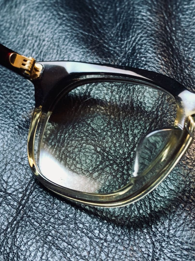 白山眼鏡「POST 」　ボルドー&キハク色の色気立つコンビフレーム