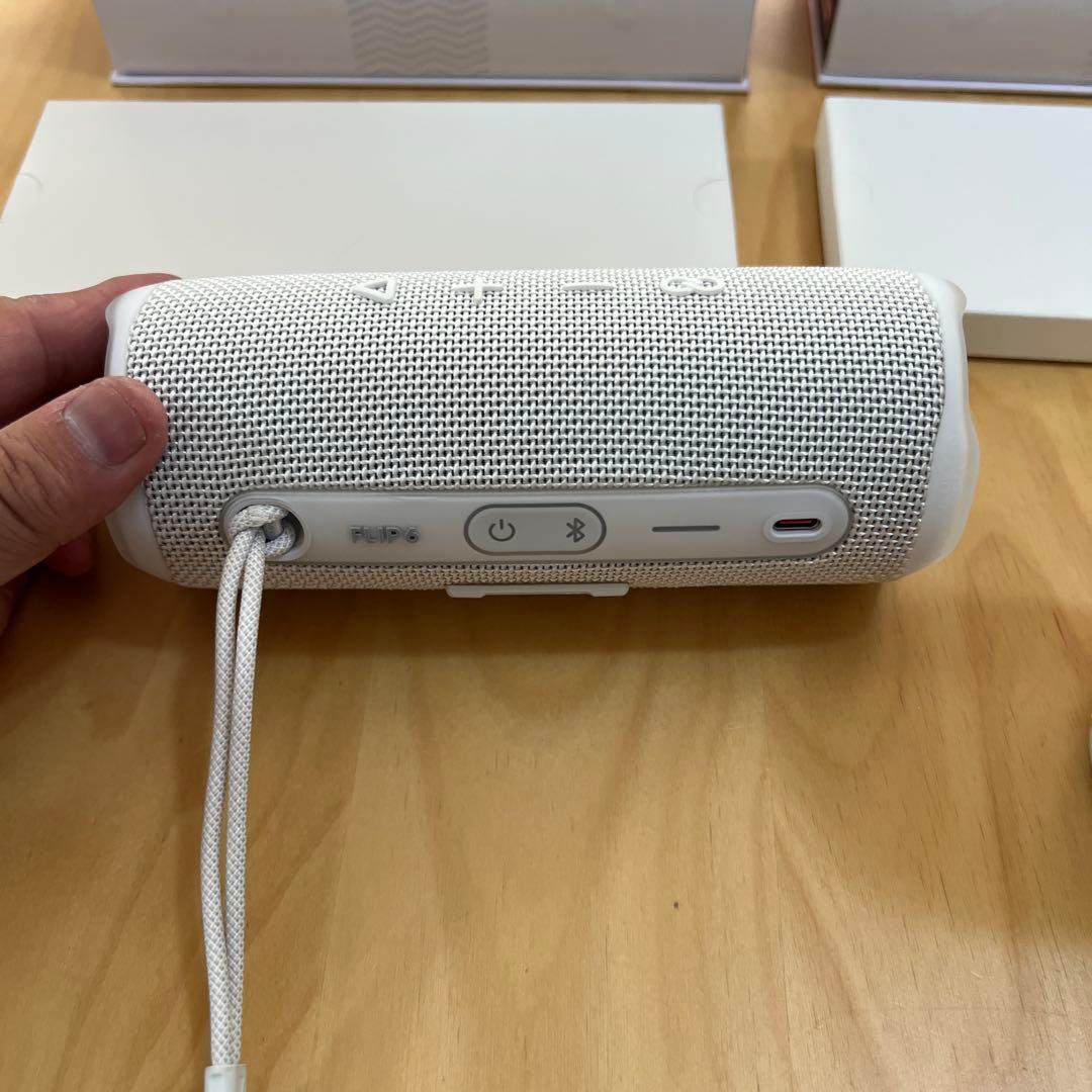 JBL FLIP6スピーカー 2個セットホワイト保証4年5ヶ月付き美品送料込み！