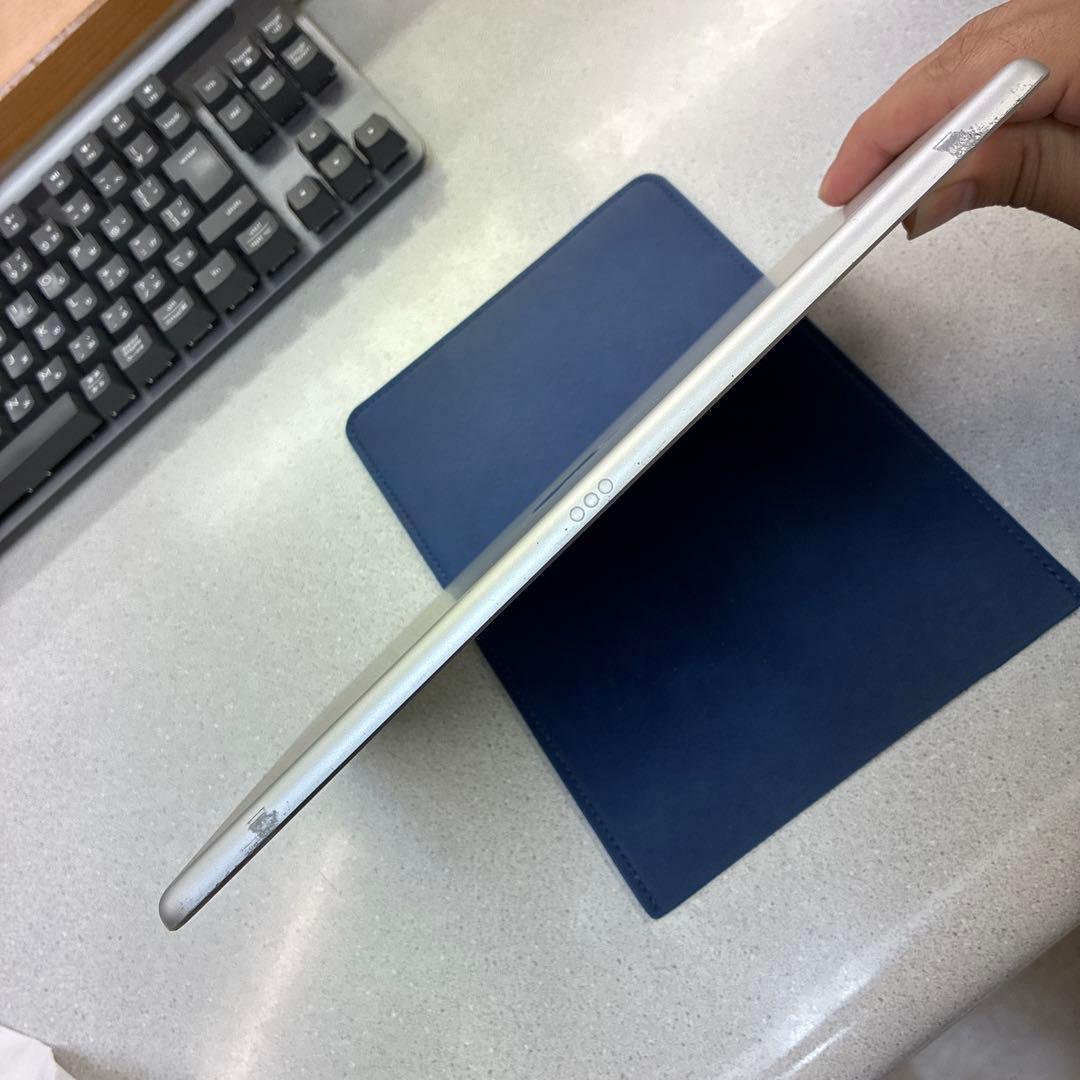 Apple iPad 8世代　シルバー