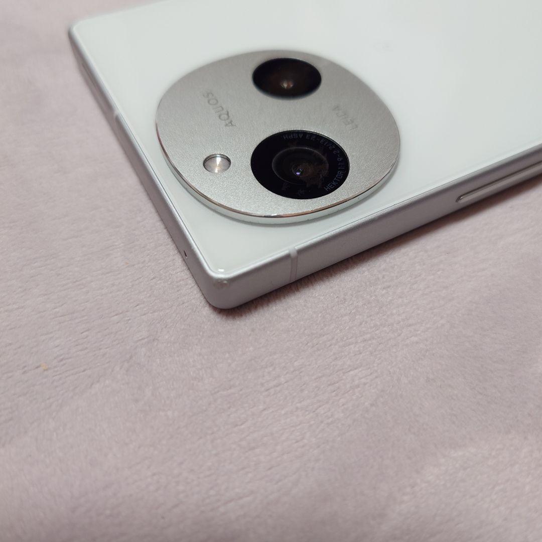 AQUOS R9 ホワイト