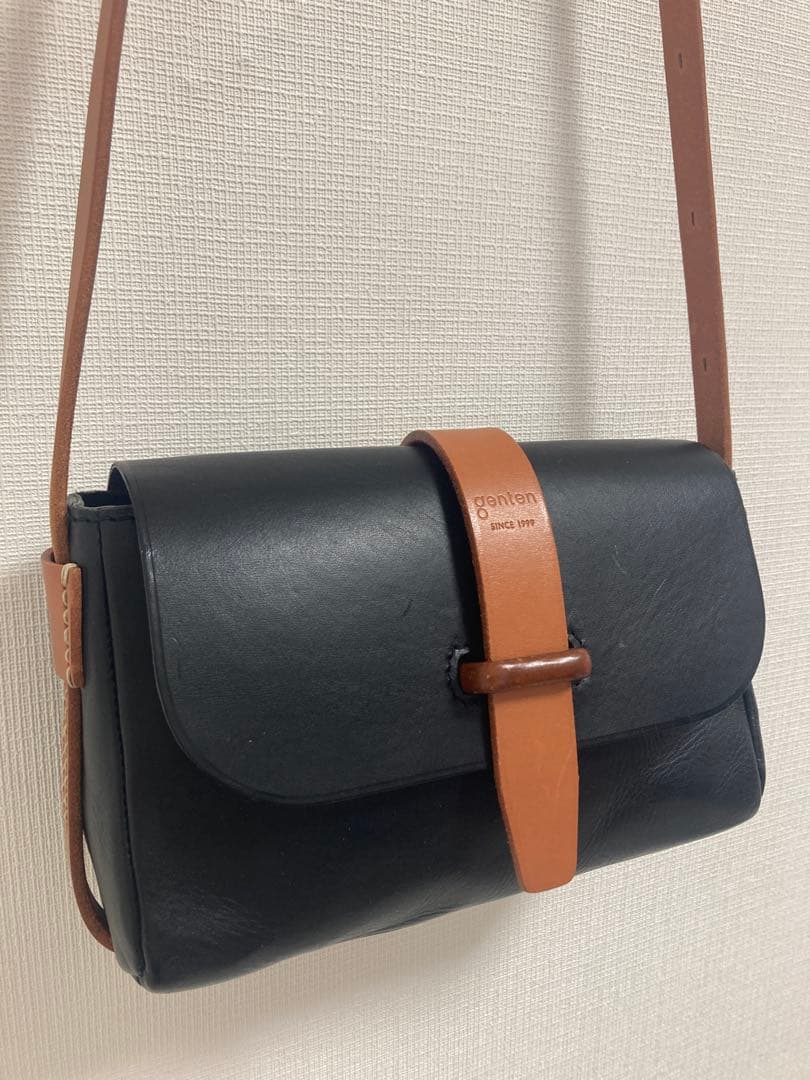 genten サドルベルト ヌオーバ 横型コンパクトショルダーバッグ　クロ