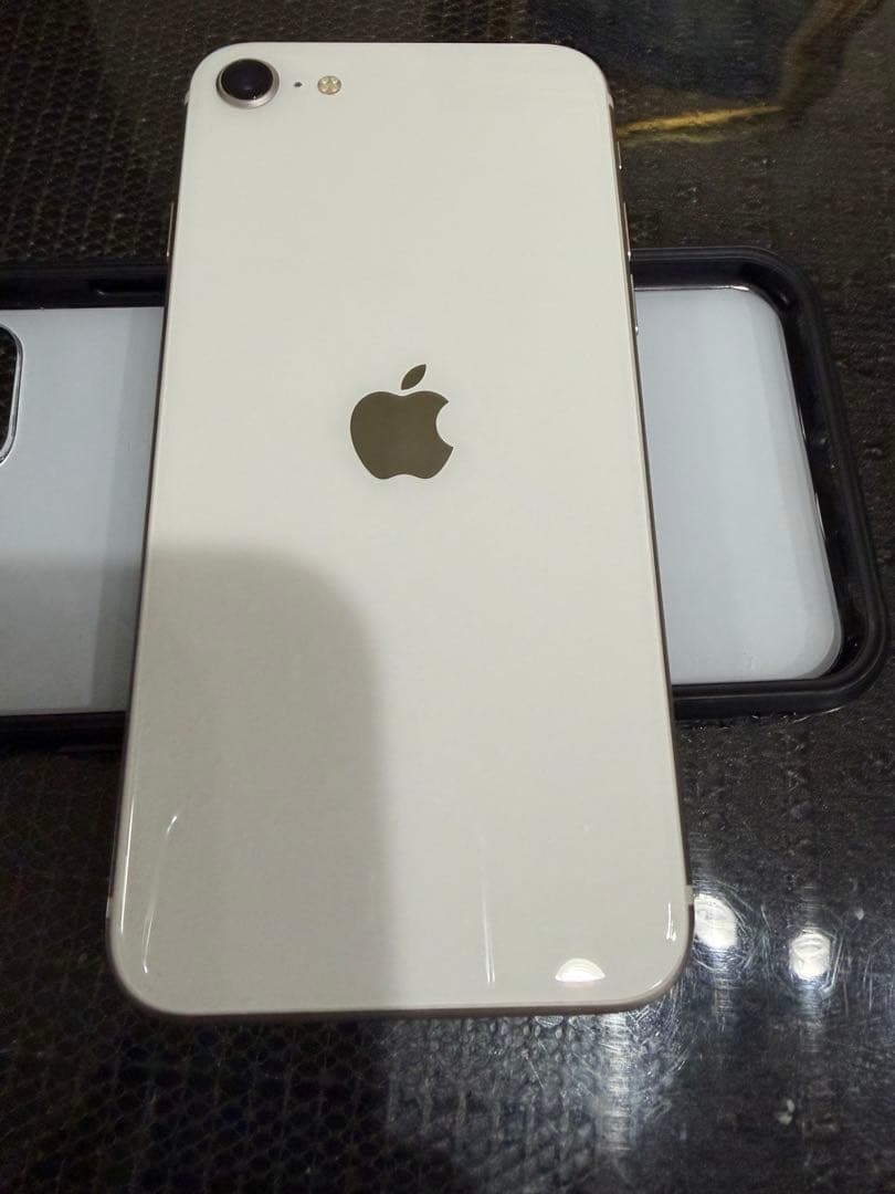 iPhone SE3 64GB スタートライト（整備済み品）SIMフリー