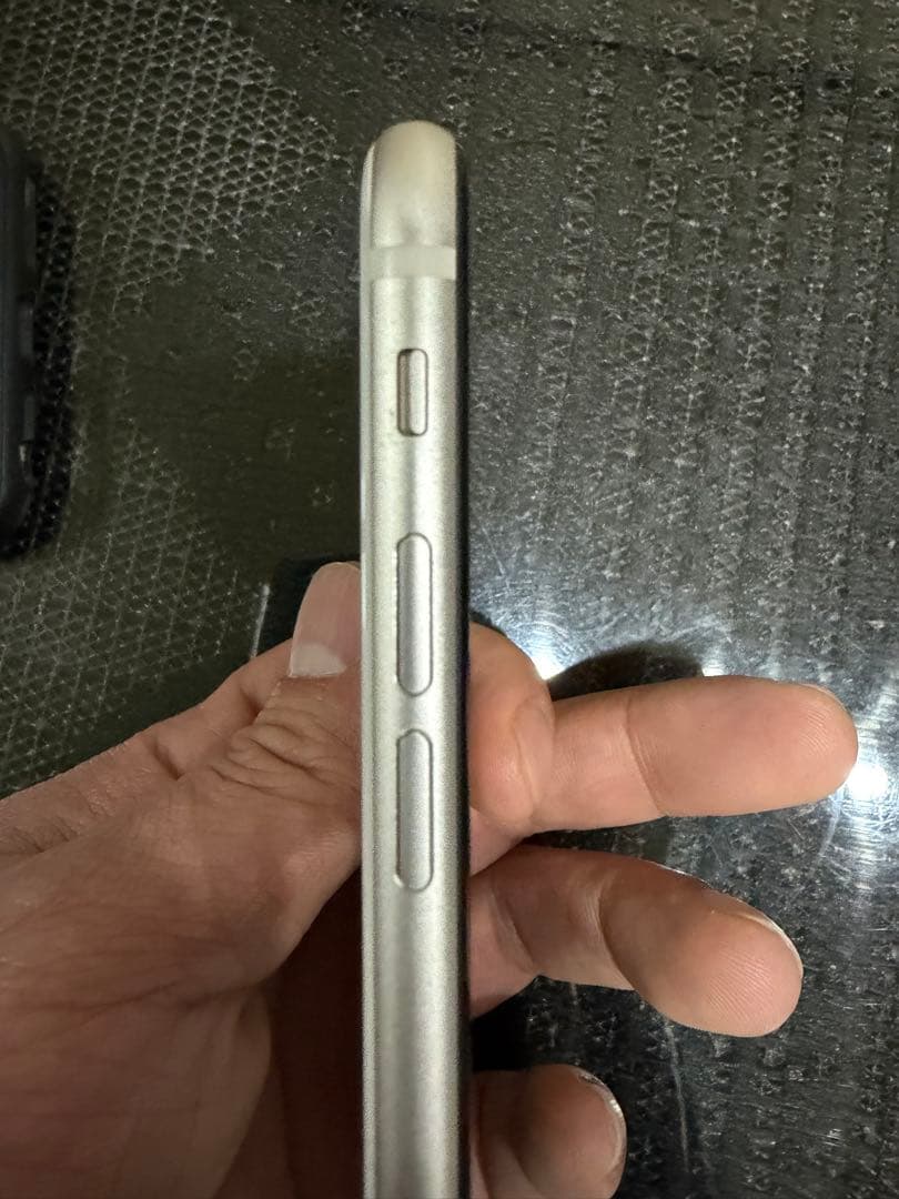 iPhone SE3 64GB スタートライト（整備済み品）SIMフリー