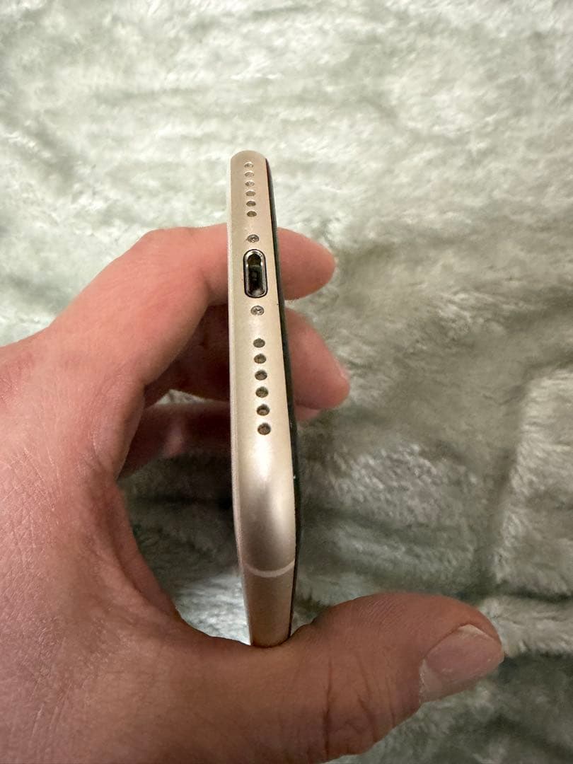 iPhone SE3 64GB スタートライト（整備済み品）SIMフリー