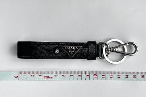PRADA プラダ キーホルダー 三角ロゴ レザー ブラック