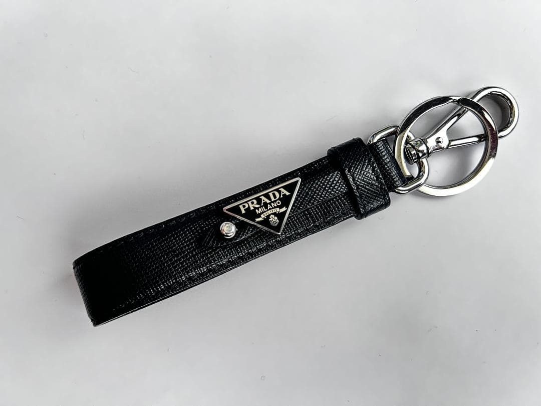 PRADA プラダ キーホルダー 三角ロゴ レザー ブラック