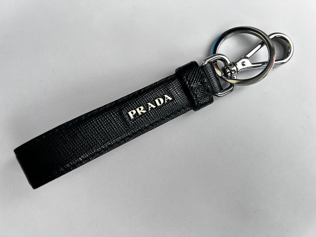 PRADA プラダ キーホルダー 三角ロゴ レザー ブラック