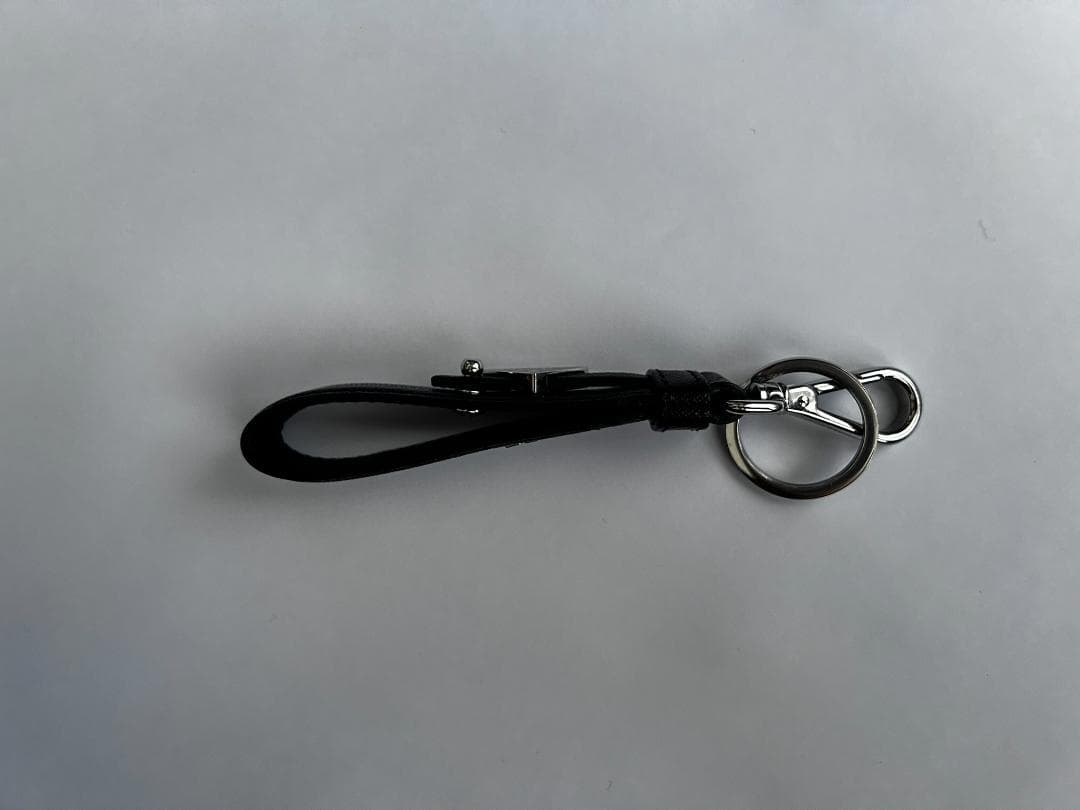 PRADA プラダ キーホルダー 三角ロゴ レザー ブラック