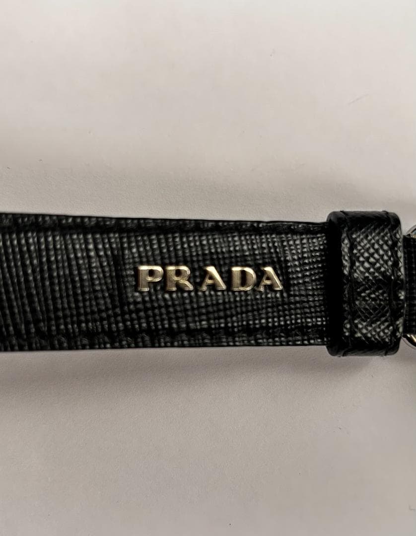 PRADA プラダ キーホルダー 三角ロゴ レザー ブラック