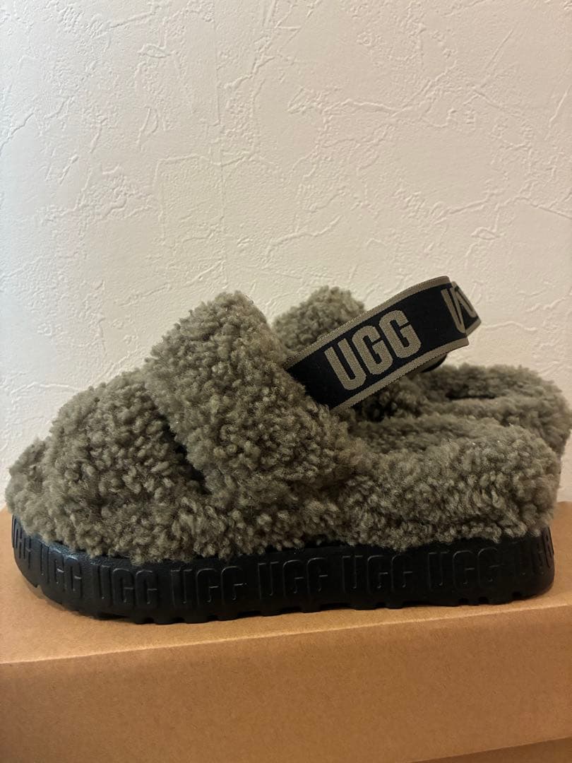 UGG カーキファーサンダル