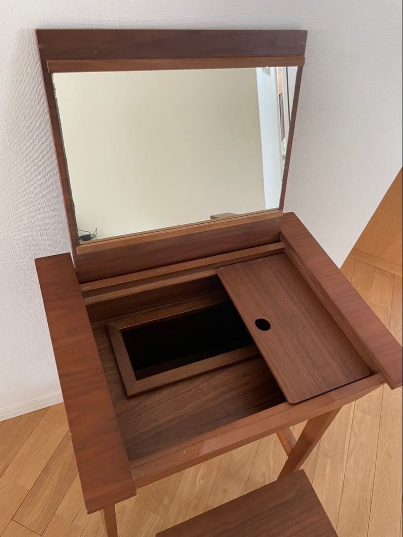 アクタス　ドレッサー・スツールセット