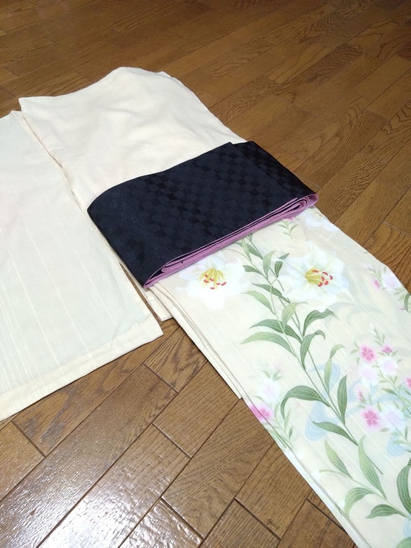 期間限定価格　KEITA MARUYAMA ユリ 芝桜 花柄 浴衣 クリーム色