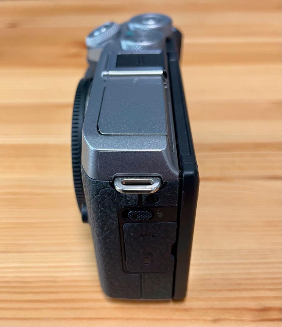 o*r様 Canon EOS M6 Mark II 本体 + 予備バッテリー1個