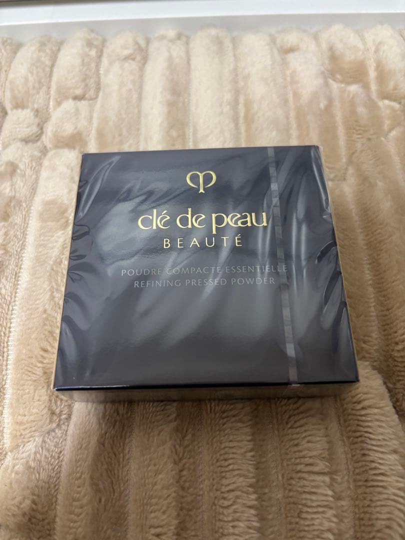 クレ・ド・ポーボーテ　プードルコンパクトエサンシエルn本体