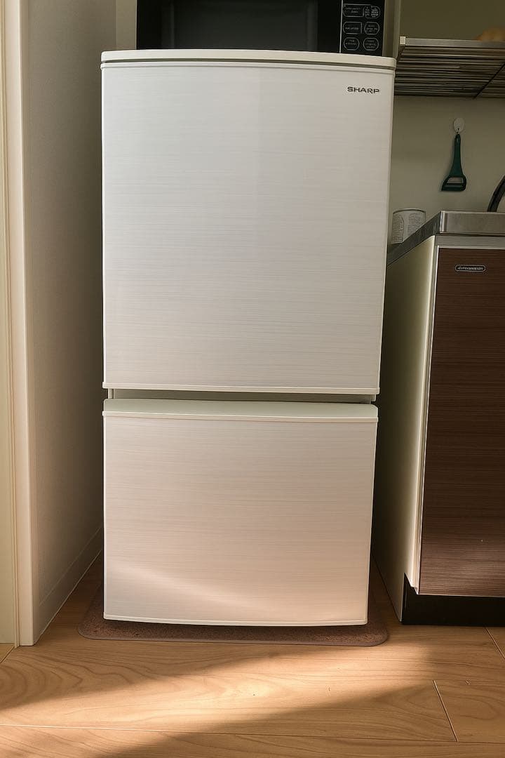 【美品】 2020年製 シャープ 137L 冷蔵庫 どっちもドア