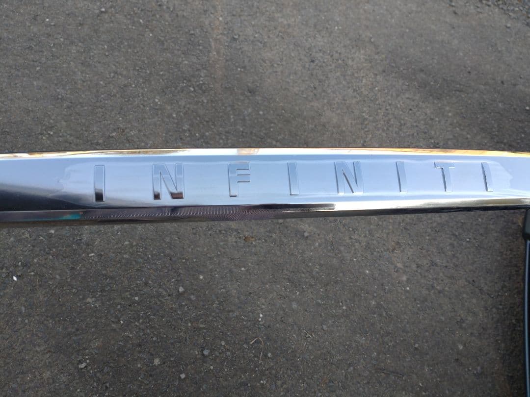 車種不明!! 謎のINFINITI バンパーガーニッシュ 純正 未使用