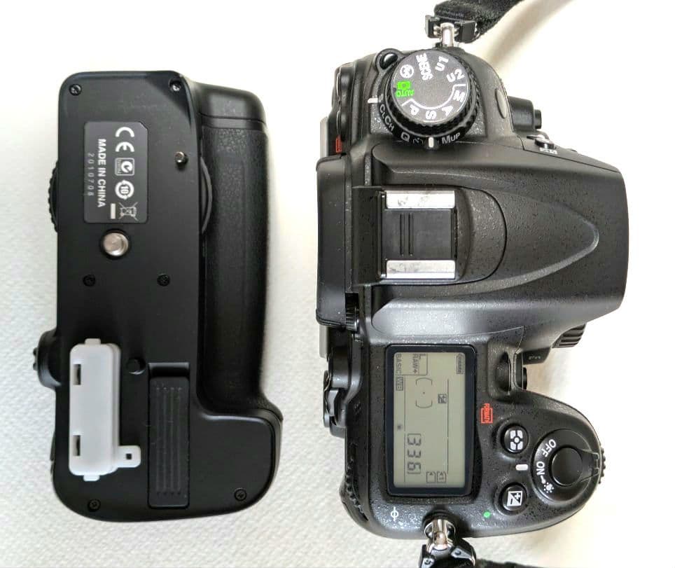 ニコンD7000ボディ 純正バッテリーグリップ(MB-D11)付き 防湿庫保管