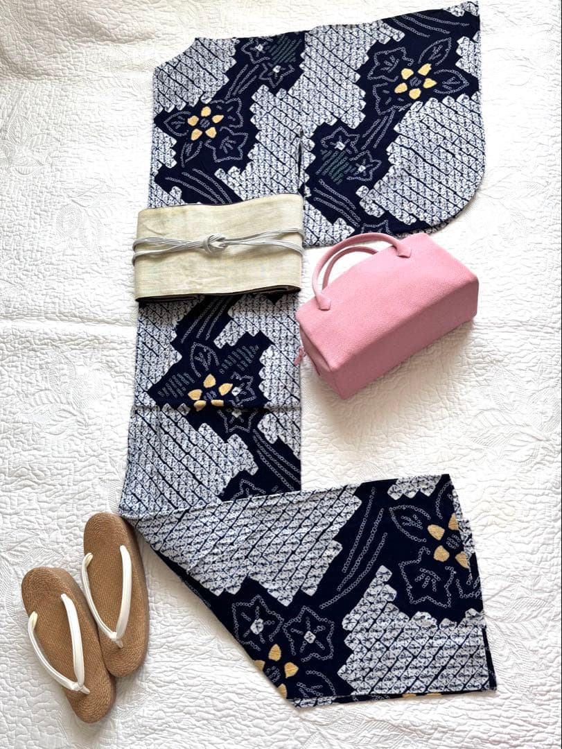 粋で大人な浴衣 ◆ 有松絞り 草花文 柄も仕立ても素晴らしいお勧めの逸品