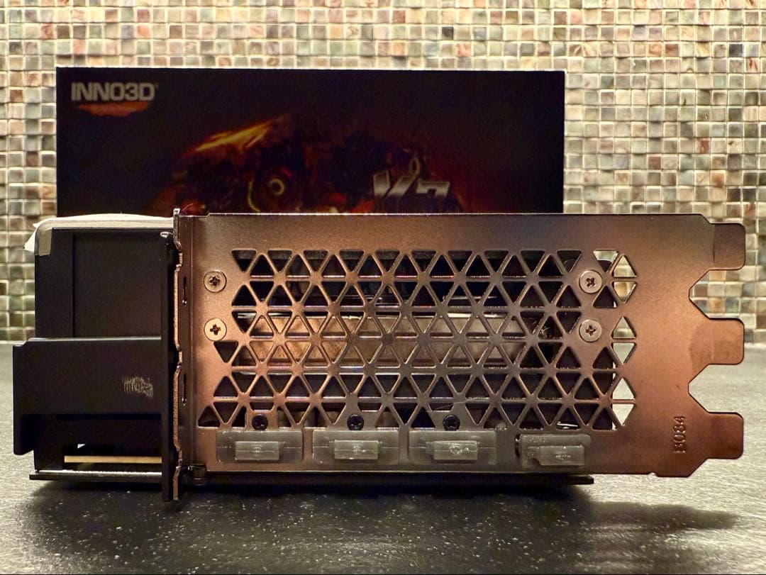 美品 コイル鳴き◎ INNO3D GeForce RTX 4090 X3 OC