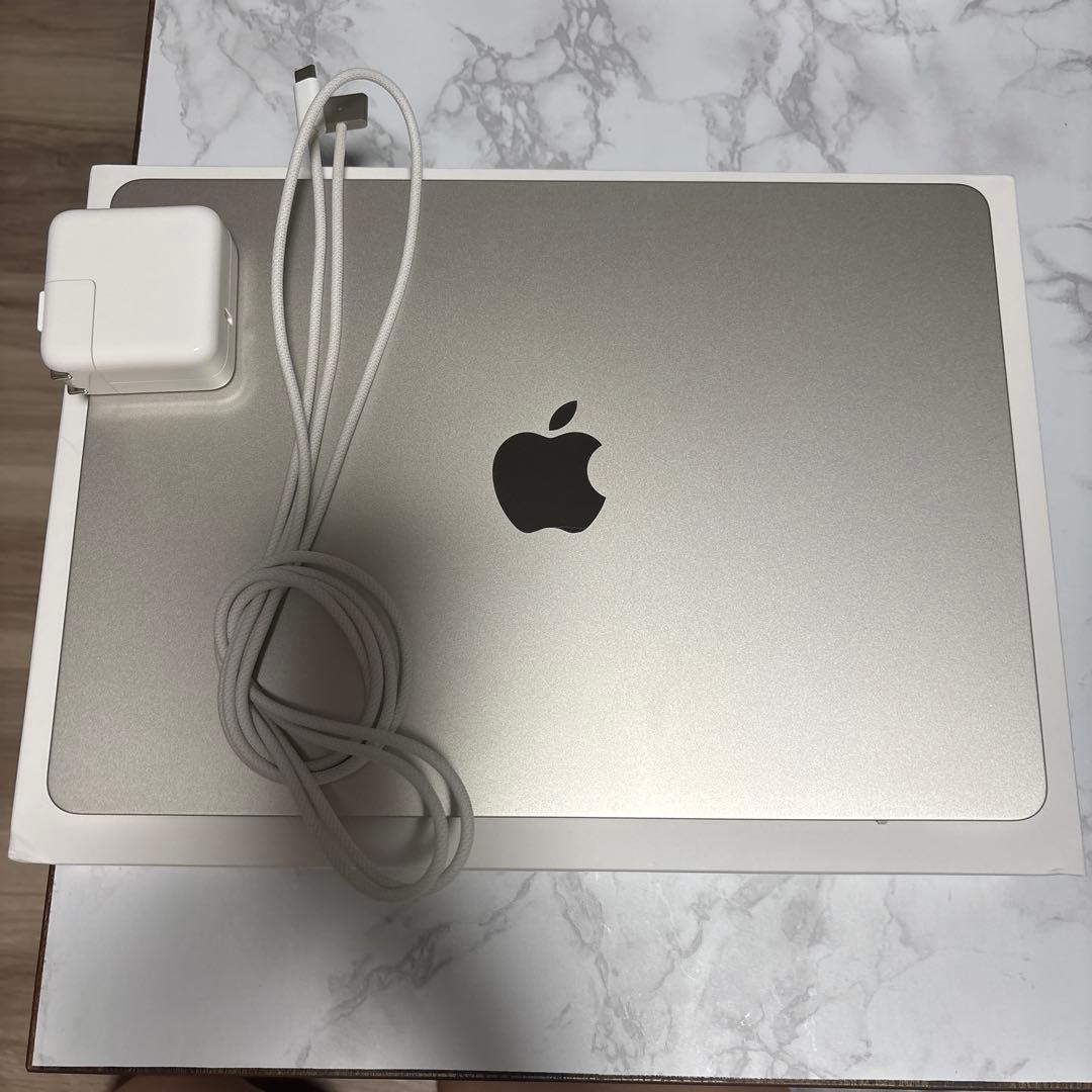 Apple MacBook Air M2 スターライト　本体 充電器付き　箱付き
