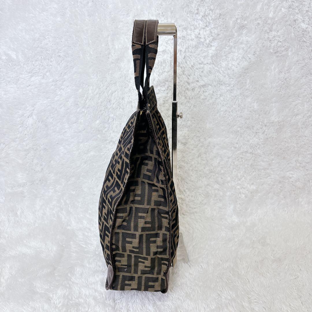 美品　フェンディ　エコバッグ　折り畳み　ズッカ　トートバッグ　A4 レザー