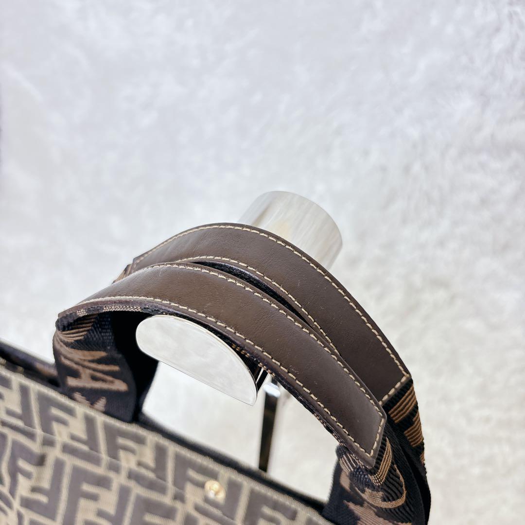 美品　フェンディ　エコバッグ　折り畳み　ズッカ　トートバッグ　A4 レザー