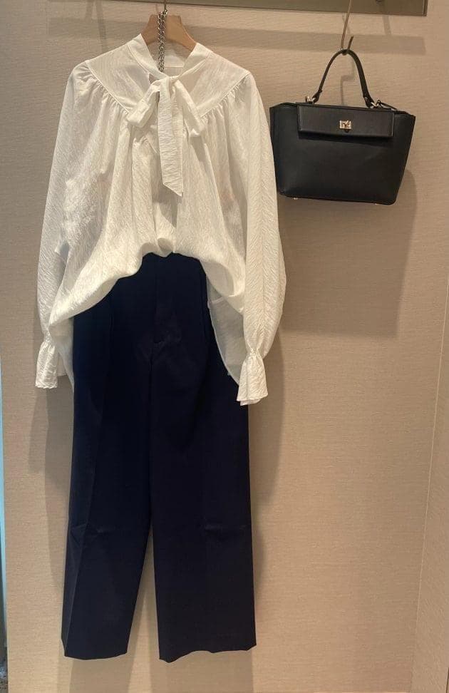 美品 デミルクス ビームス 2,2万円 ボウタイブラウス ホワイト D303