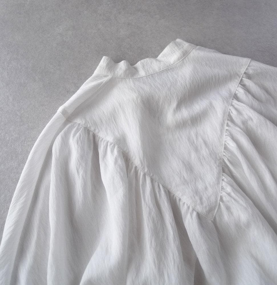 美品 デミルクス ビームス 2,2万円 ボウタイブラウス ホワイト D303