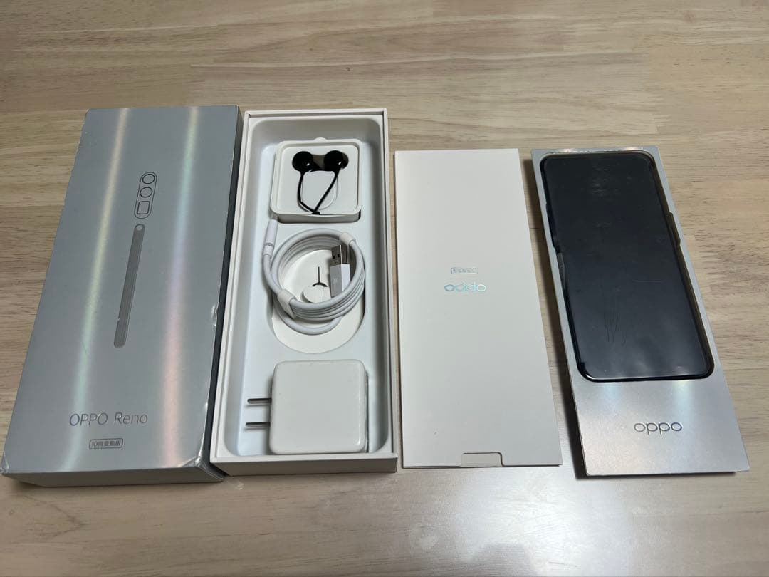 Oppo Reno スマートフォン本体と付属品