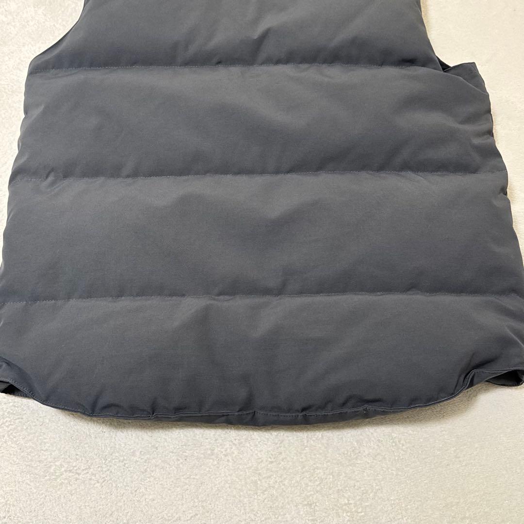 美品✨カナダグース　グレー　ダウンベスト　Mサイズ ロゴマーク　メンズ