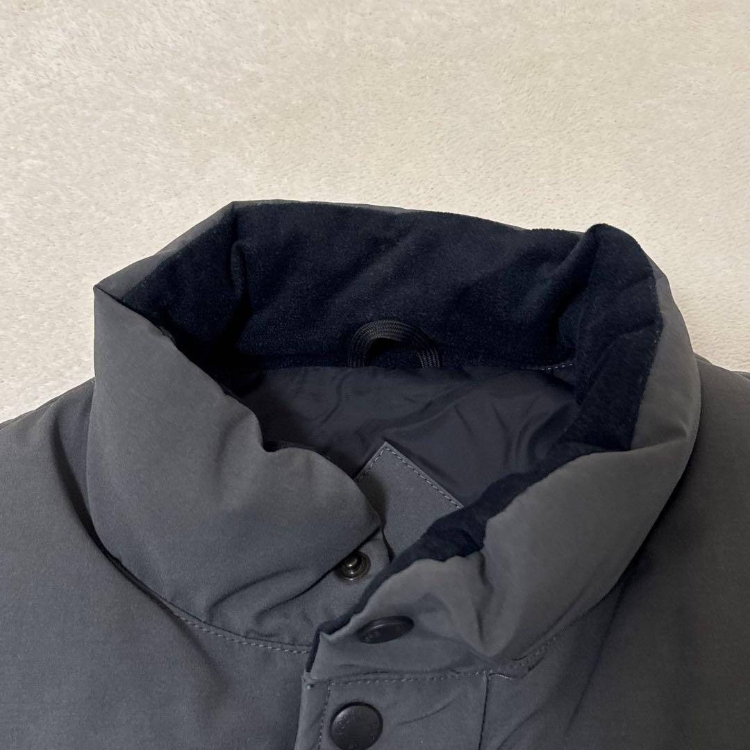 美品✨カナダグース　グレー　ダウンベスト　Mサイズ ロゴマーク　メンズ