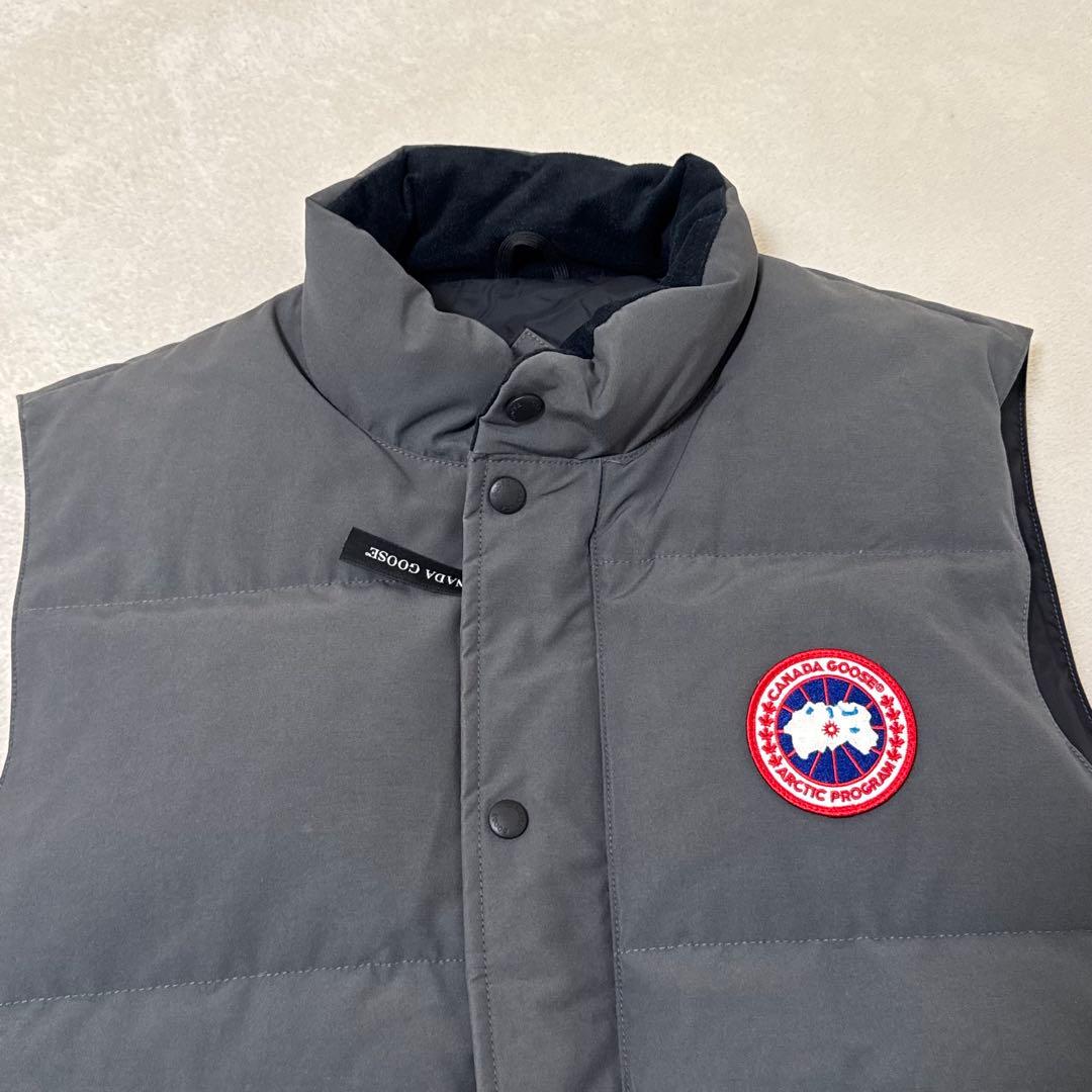 美品✨カナダグース　グレー　ダウンベスト　Mサイズ ロゴマーク　メンズ