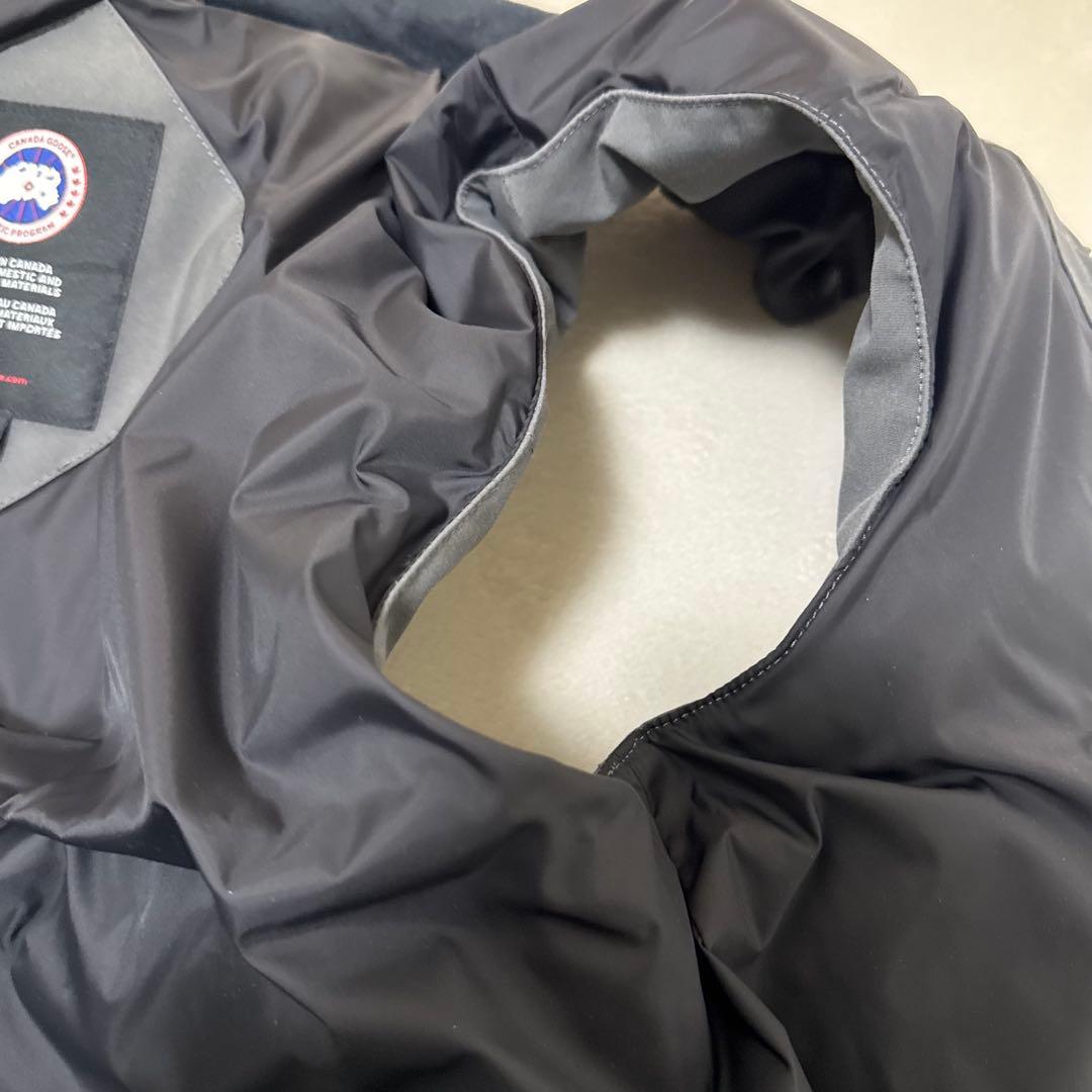 美品✨カナダグース　グレー　ダウンベスト　Mサイズ ロゴマーク　メンズ