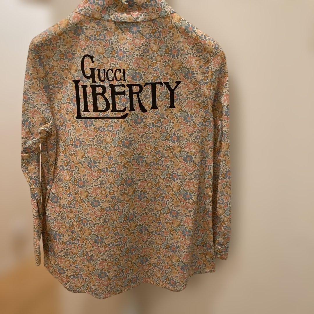 新品！タグ付き！Gucci x Liberty バックロゴ　花柄ブラウス 140